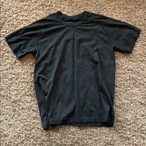 Lululemon Men’s short sleeve, L